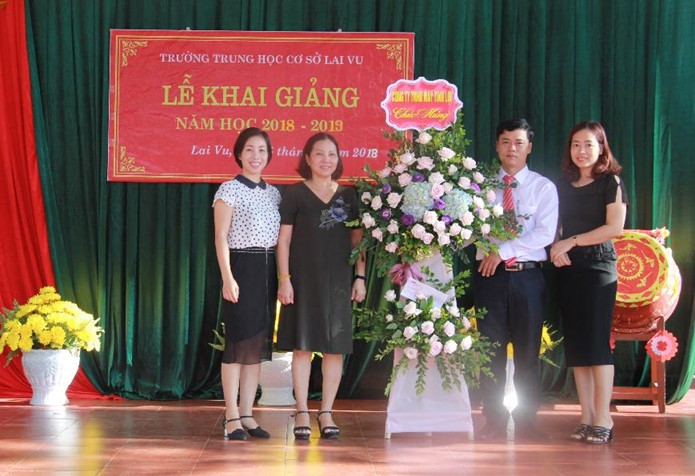 May Tinh Lợi dự lễ khai giảng trường tiểu học và THCS Lai Vu