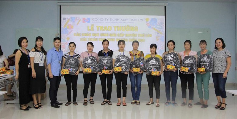 May Tinh Lợi tuyên dương con em công nhân đạt thành tích tốt trong học tập